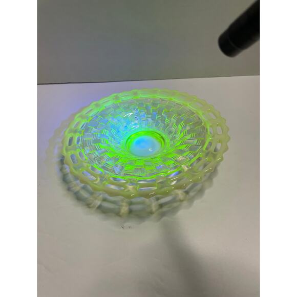 Fenton Basketweave Canary Yellow Opalescent Glass Bowl 7in Two Row Pierced Edge - Picture 4 of 10